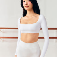 LOLA CLUB Activewear in Malaysia. Tights for Pilates and Yoga. 4" Shorts.