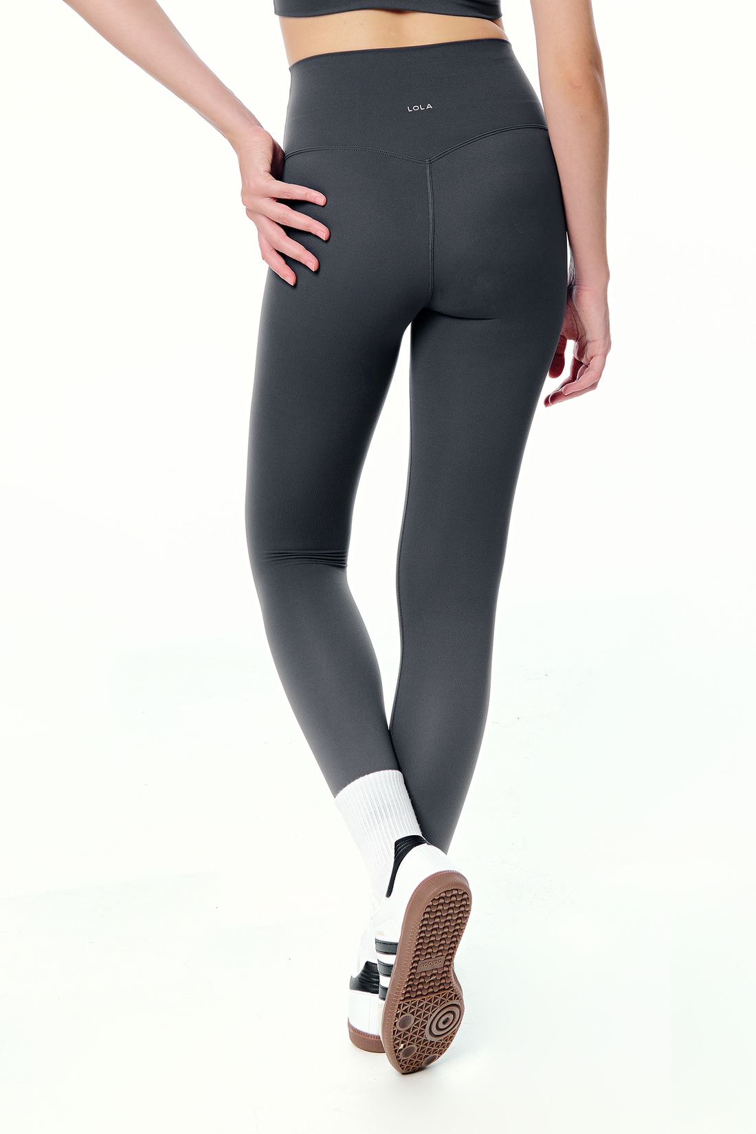 LOLA Activewear | Sculpting and breathable women&